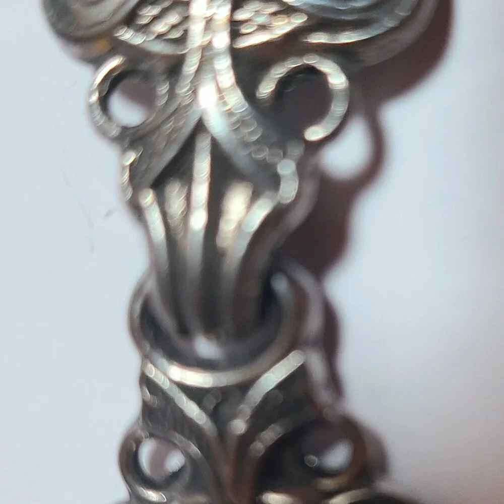 Cape Clasp in Pewter For A Stunning Halloween Outfit by Tinn Per - Picture 6 of 6
